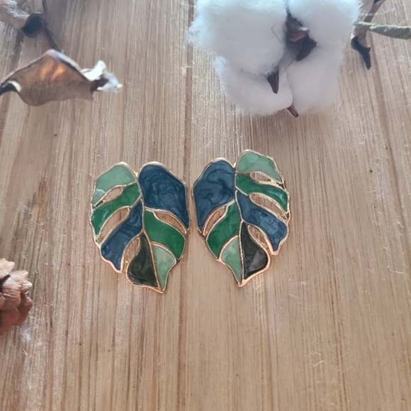 🌴🌴Beautiful Palm Leaf Earrings in a green marble Color🌴🌴 - Picture 9 of 14